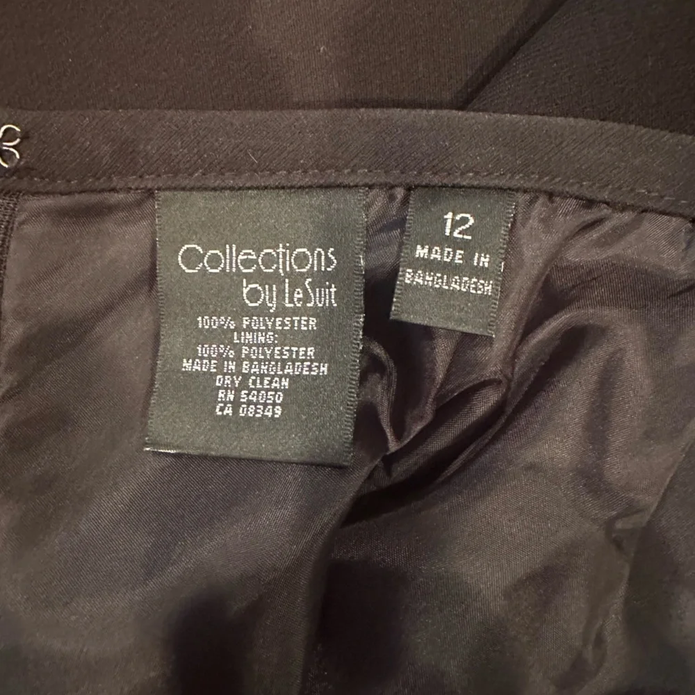Le Suit Women’s Skirt Suit - Picture 7 of 7